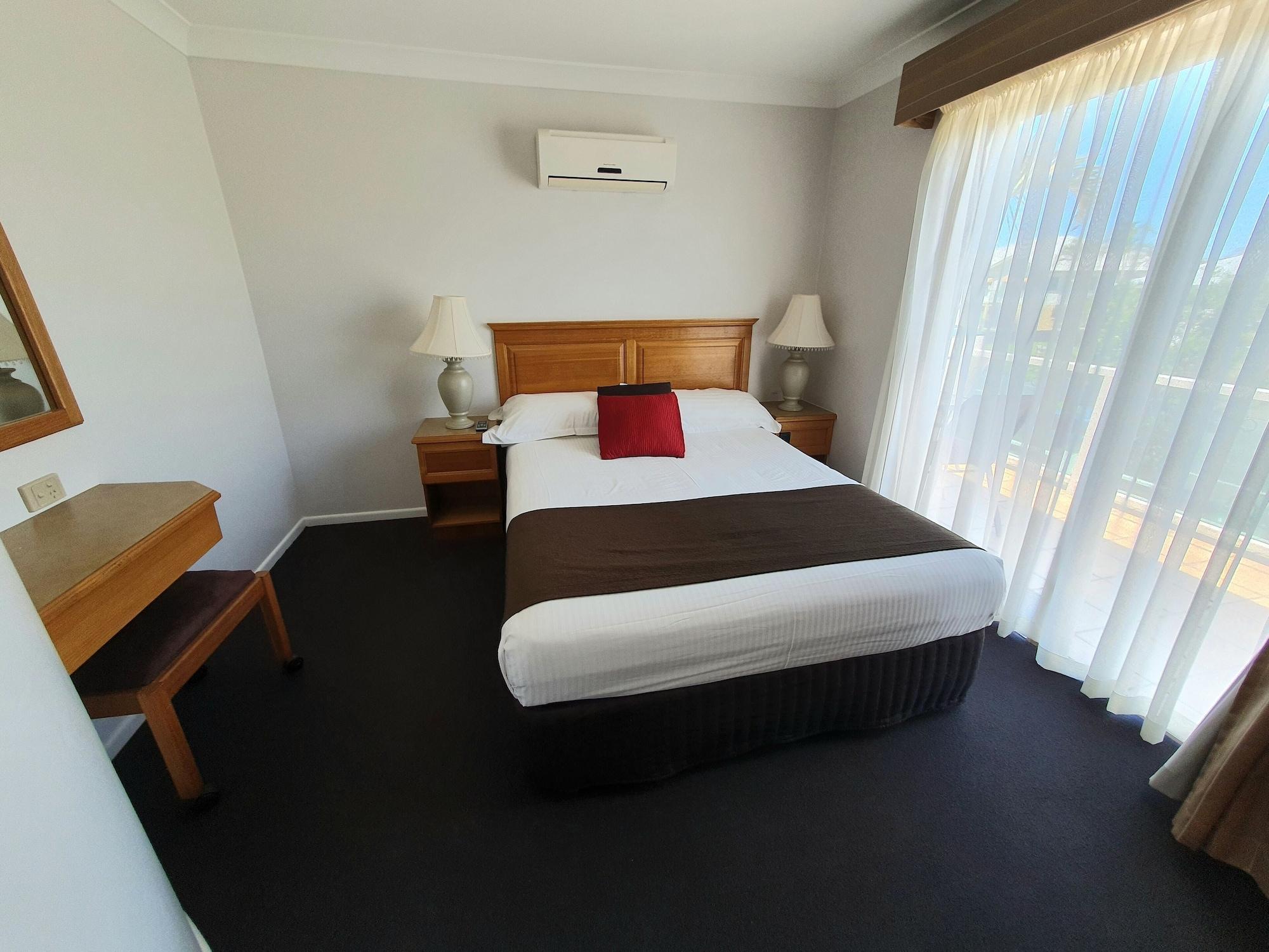 Mcnevins Maryborough Motel Exteriör bild