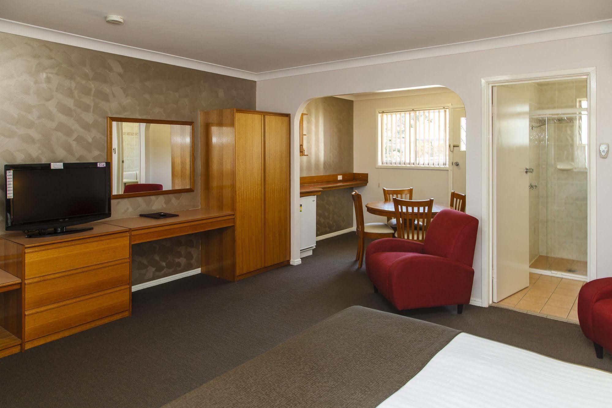 Mcnevins Maryborough Motel Exteriör bild